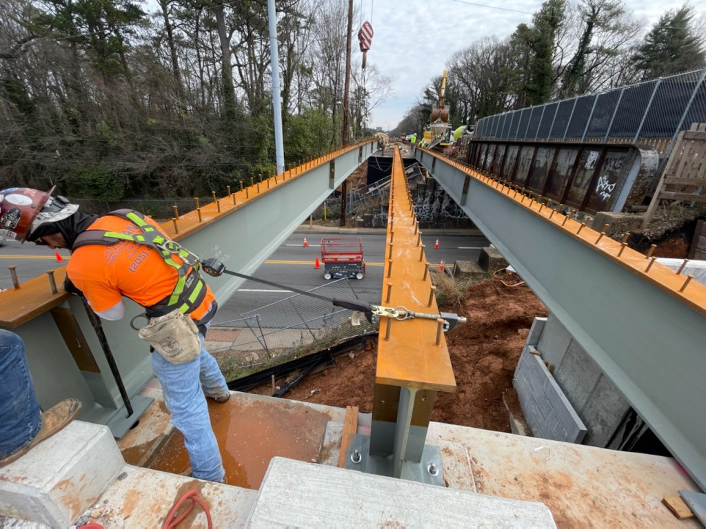 Installation of pedestrian bridge over Metropolitan Parkway. March 2021. Photo by Astra Group.