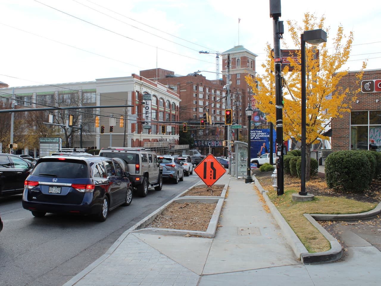 Ponce Avenue sidewalk runs alongside restaurants and storefronts