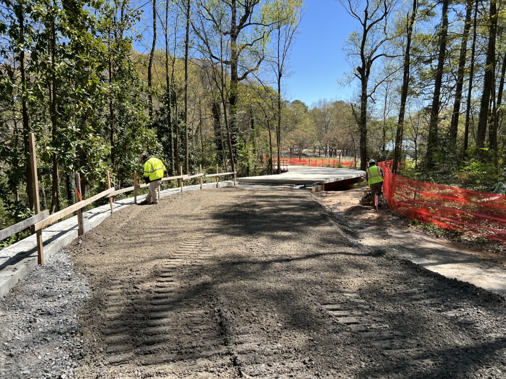Completed elevated trail section facing Washington Manor Dr NW. Photo taken 03/29/2024. Photo by ABI Staff.